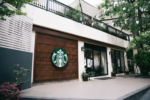 Starbucks Tha Maharaj
